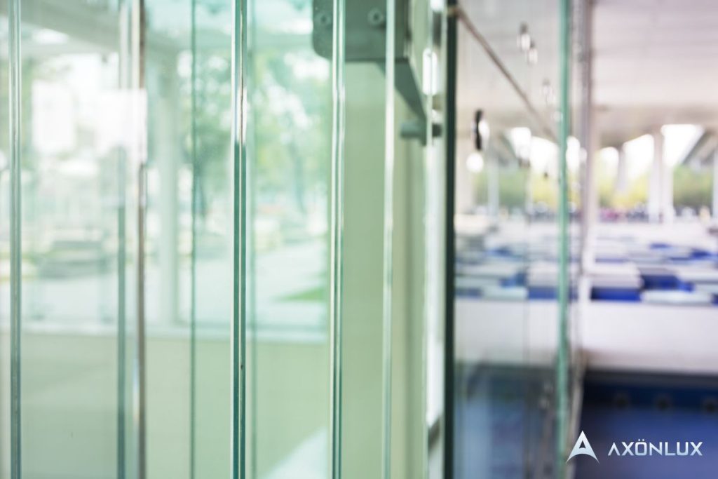 זכוכית חכמה למשרד